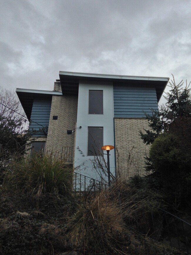 Building Photo - 3438 HS MARSH