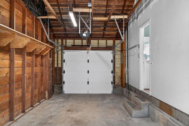 Building Photo - $2,800 /Month Beautiful 1 Bed, 1 Bath Single Story Centrally located in Petaluma!