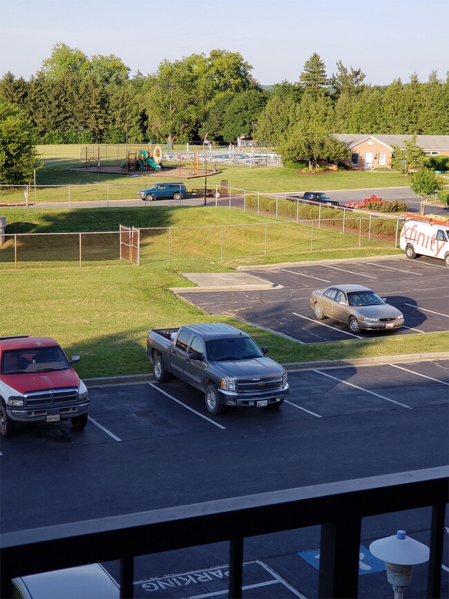 Building Photo - 300 Chapel Ct