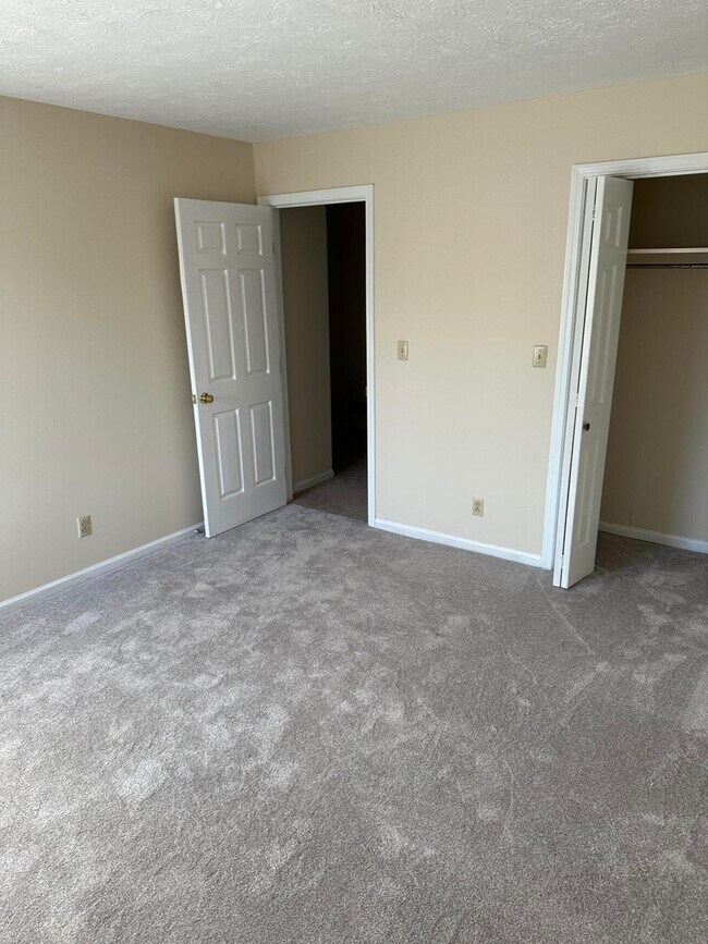 Building Photo - 165 Landings Dr