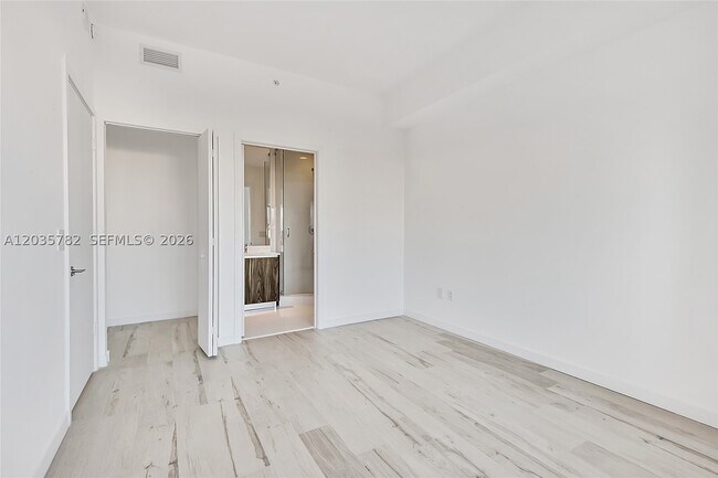 Building Photo - 480 NE 31st St
