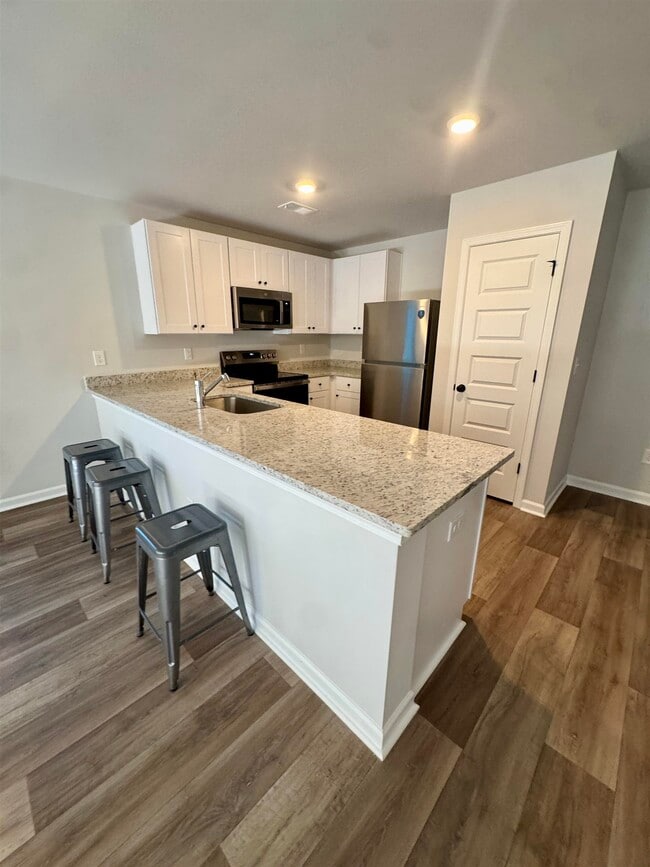 Building Photo - 1735 King Oaks Lp