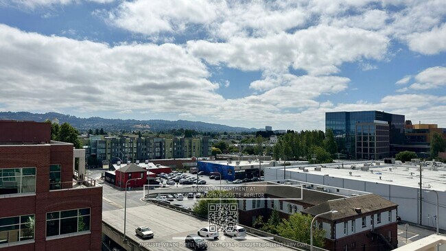 Building Photo - Amazing Morning Sunlight & Views of SF & D...