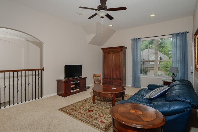 Building Photo - 47 Canoe Bend Dr