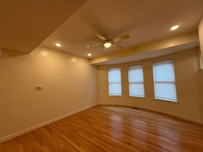 Building Photo - 211 E Lane Ave
