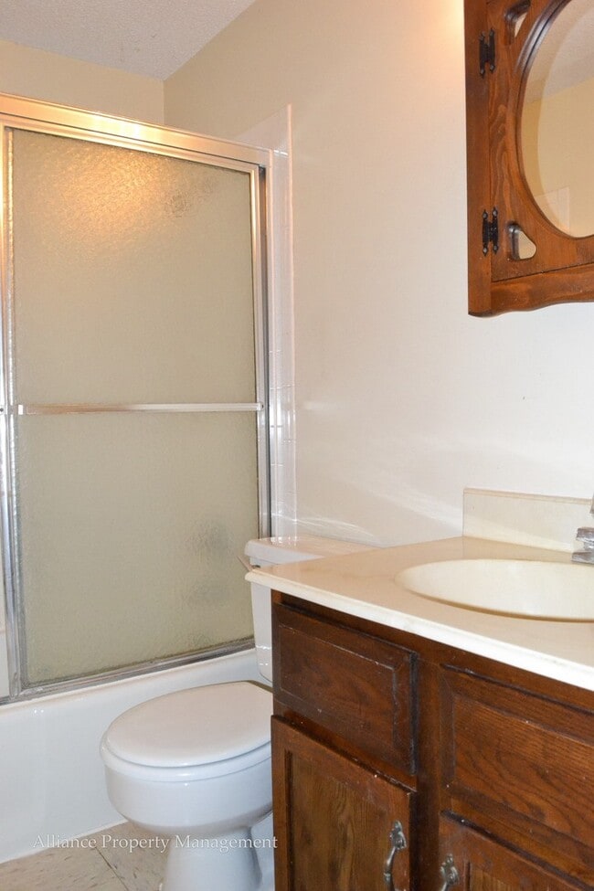 Building Photo - 2025 Shirley Ln