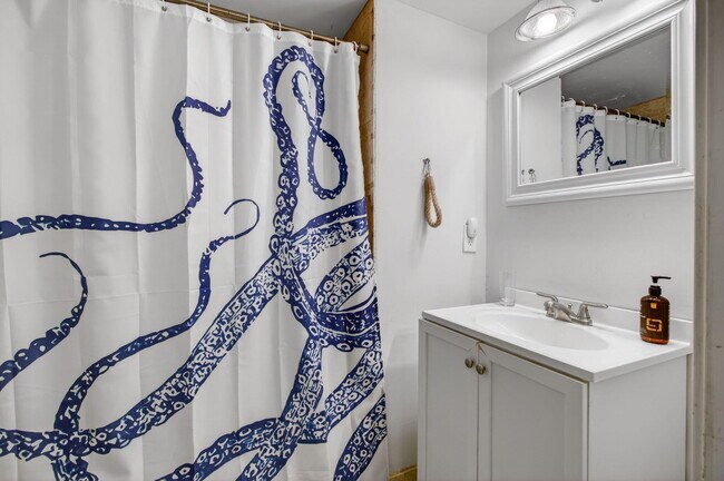 Building Photo - 1100 Scotia Dr