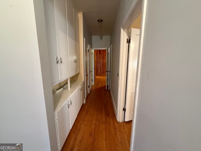 Building Photo - 998 Highland Cir SE