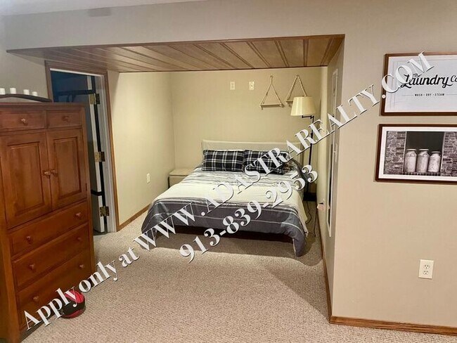 Building Photo - Beautiful Ranch Home in Shawnee-Available ...