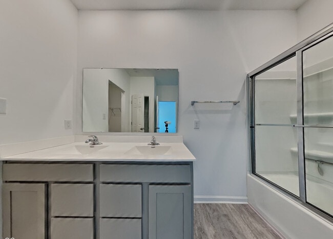 Building Photo - 2018 Maplewood Ln
