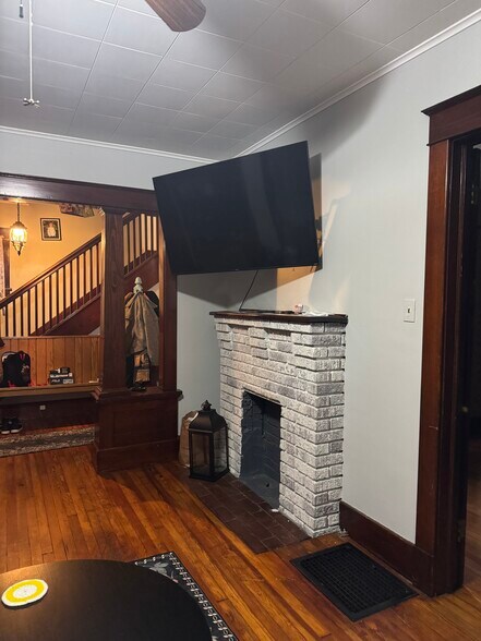 Building Photo - 271 Linden Ave