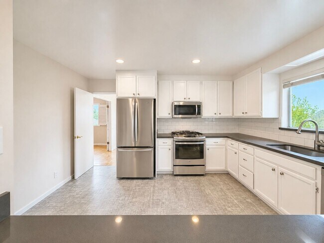 Building Photo - Refined Piedmont Residence with Timeless Mid-Centry Appeal