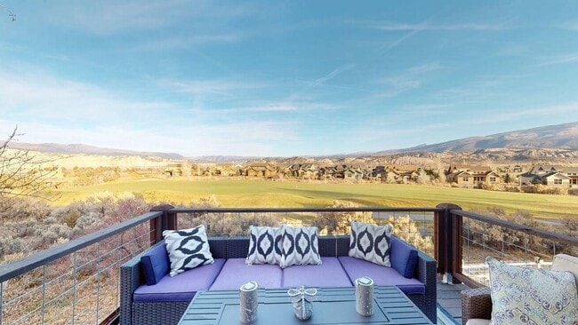 Primary Photo - 169 Wildhorse