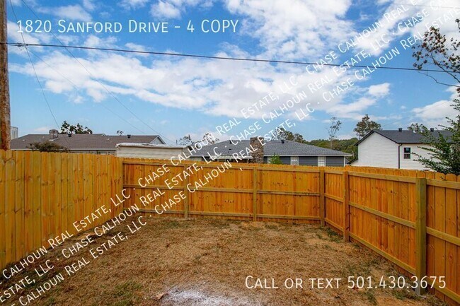 Building Photo - 1820 Sanford Dr