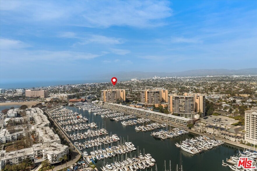 Building Photo - 4316 Marina City Dr