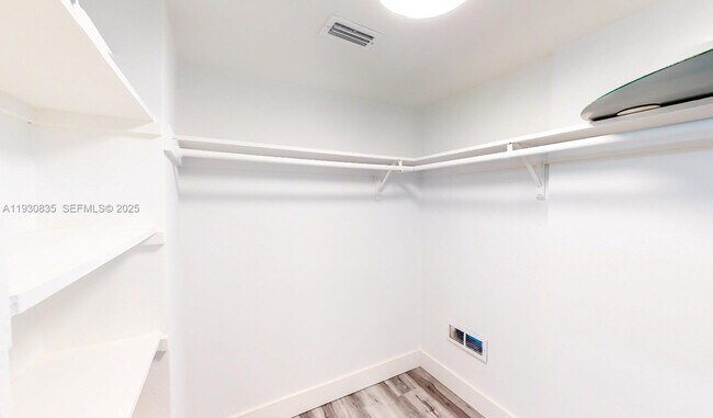 Building Photo - 3660 NE 166th St