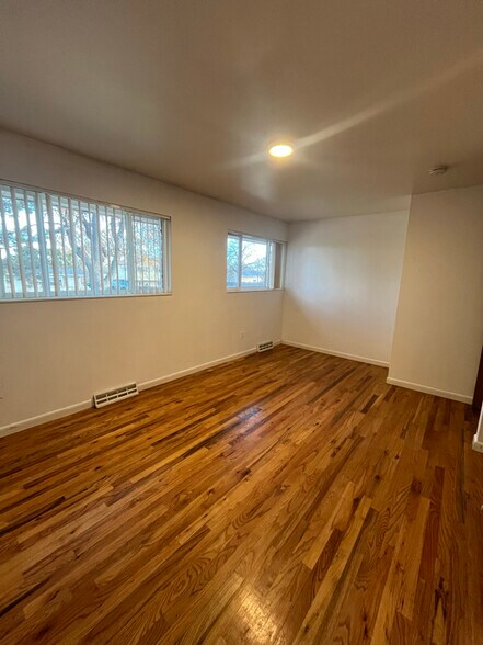 Building Photo - 355 Gray St