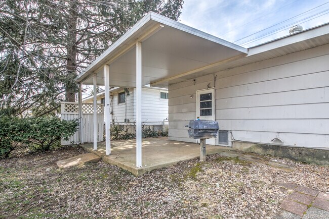 Building Photo - 1700 Patterson Rd