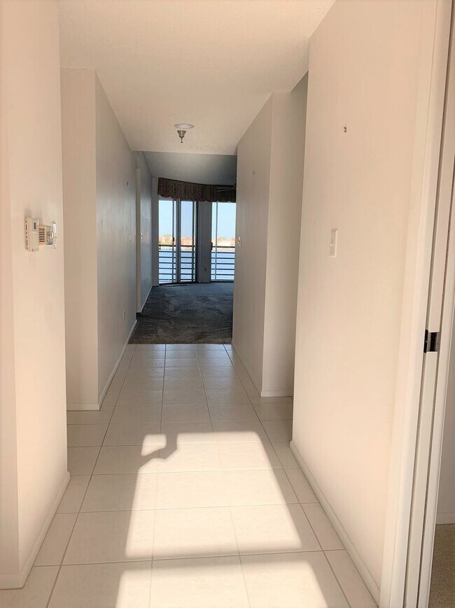 Building Photo - Condo - Coral Pointe At Harbourside with Water Views