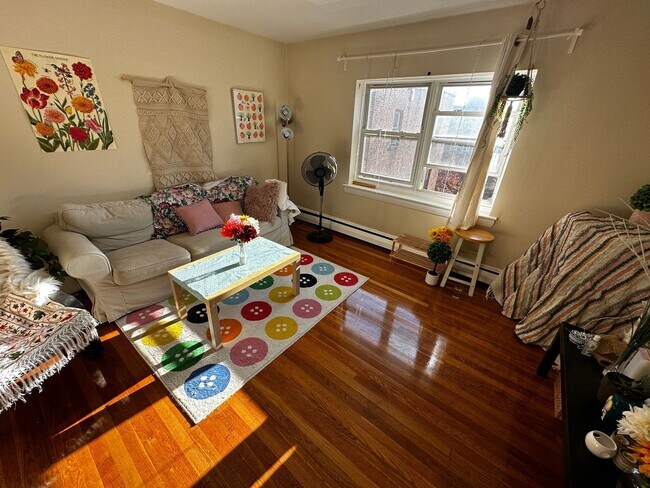 Primary Photo - 73 Chiswick Rd