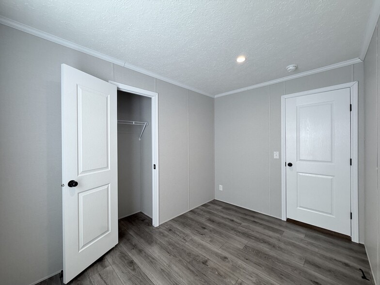 Building Photo - 52780 S Zacharias Ct