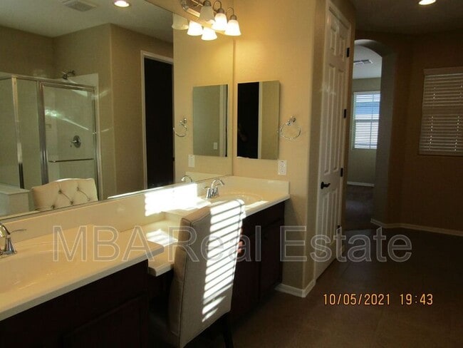 Building Photo - 863 S Annie Ln