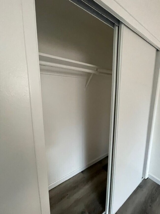 Building Photo - 2-Bedroom, 1-Bath Duet in Union City