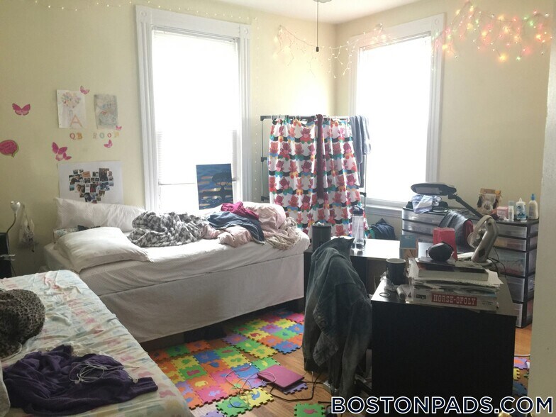 Building Photo - 35 Brookline St