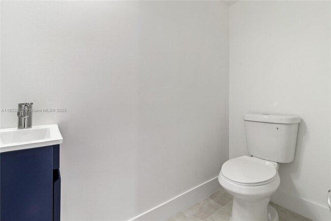 Building Photo - 135 SW 114th Ave