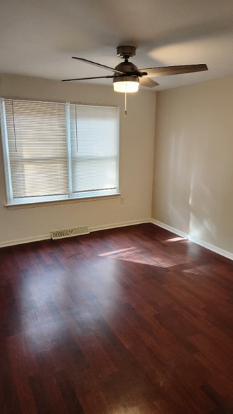 Building Photo - 409 Park Ave