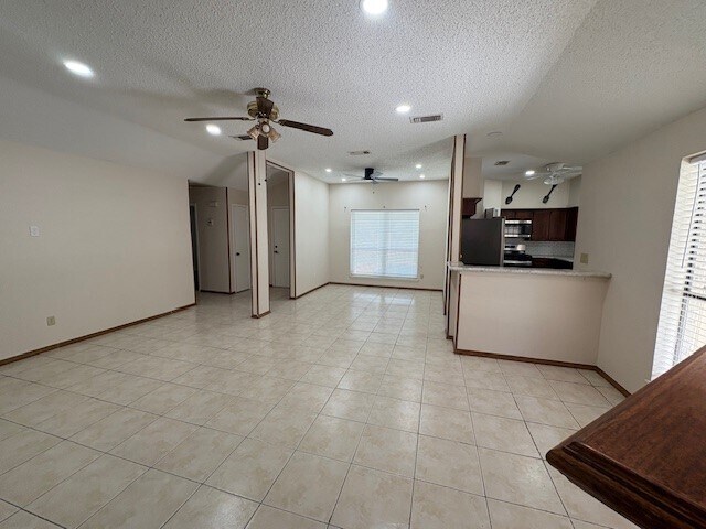 Building Photo - 10907 Spring Harvest Dr