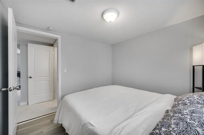 Building Photo - 1601 Palm Way