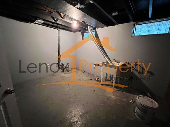 Building Photo - 4 Bedroom Home In Eastpointe