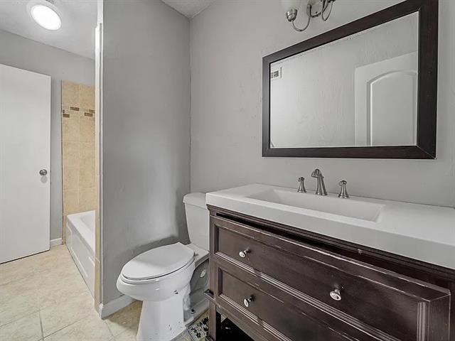 Building Photo - 1901 Kingswood Ct