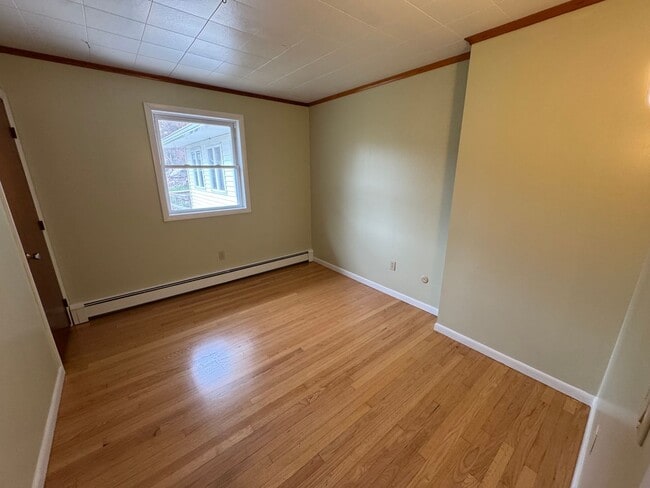 Building Photo - Upgraded 3 Bedroom Home with Garage and Basement