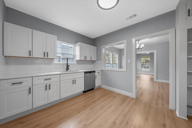 Building Photo - 2111 Herring Ave