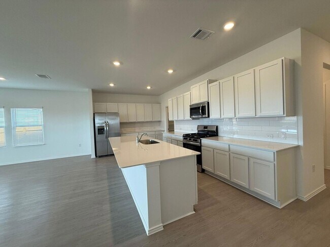 Building Photo - 519 Vantage Dr