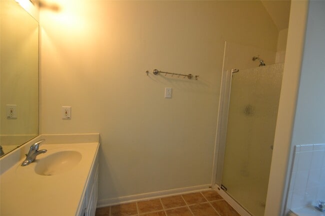 Building Photo - 12110 Laurel Ct