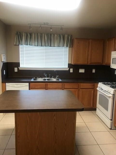 Building Photo - 11823 Longwood Garden Way