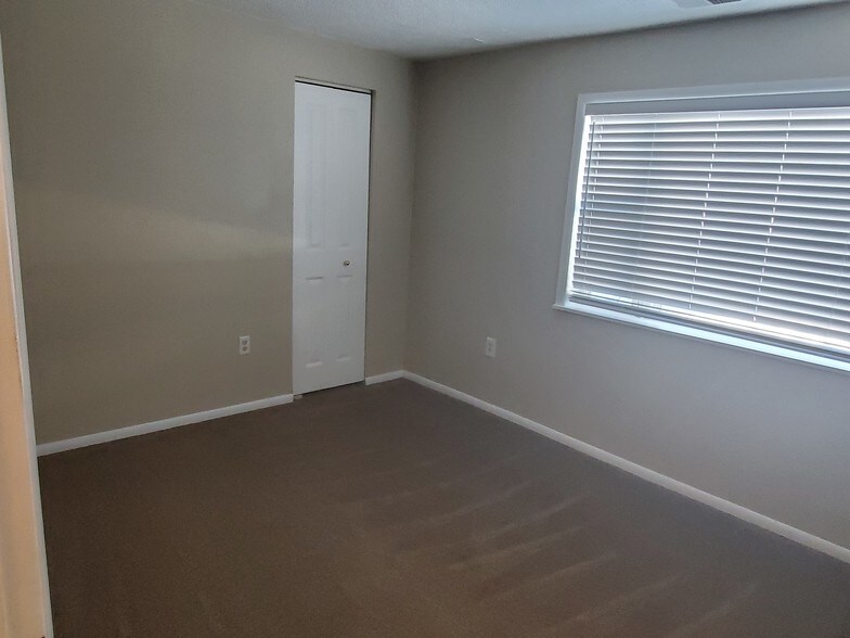 Building Photo - 610 Dahlia St