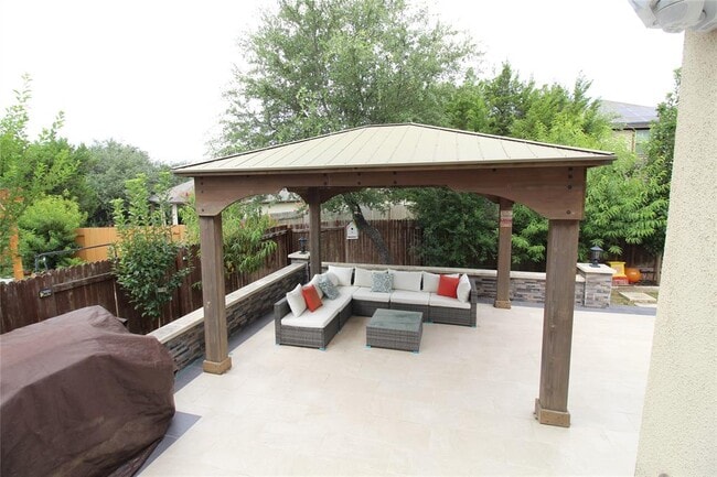 Building Photo - 5800 Viejo Dr