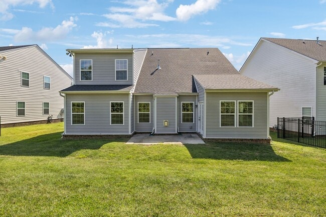 Building Photo - 5BR/3.5BA home offers stylish and function...