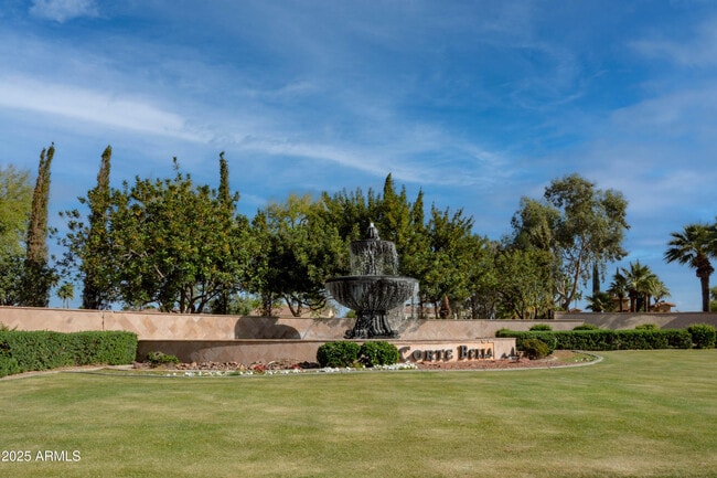 Building Photo - 13436 W La Vina Dr