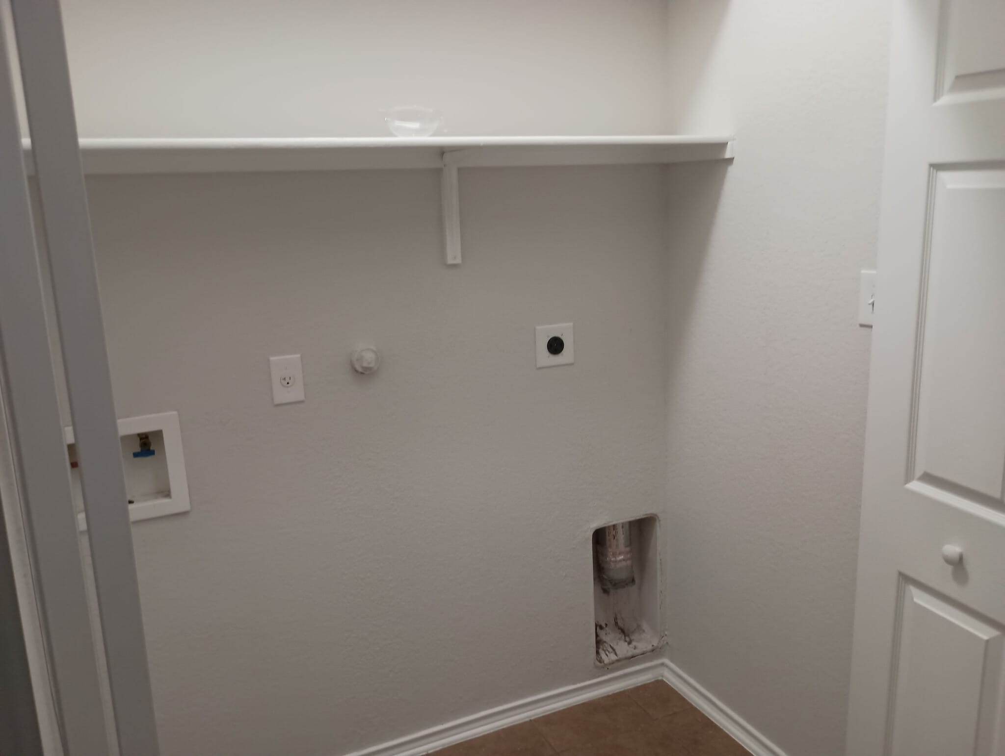 Building Photo - Room in House on Katherine Way