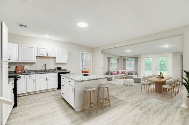 Building Photo - Recently Renovated 4-Bedroom Home with Mod...