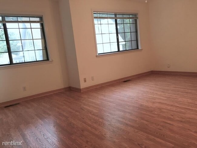 Building Photo - 202 Soundview Ave