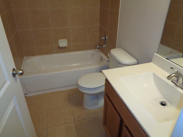 Building Photo - 2318 Village Stone Ct
