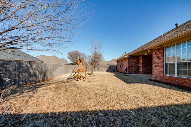 Building Photo - Five bedroom home in Edmond's Sheffield Glen