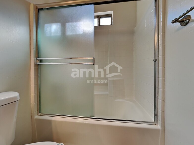 Building Photo - 786 W Cholla Crest Dr