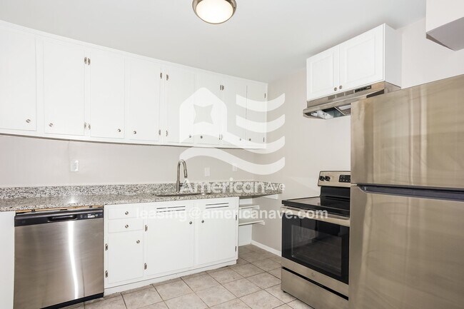 Building Photo - 731 Morton Ave NE